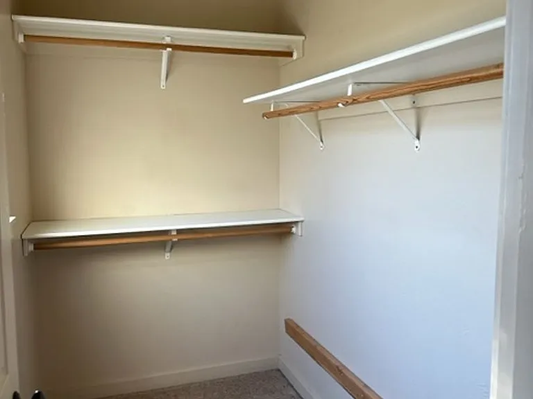 923 Saxon Way — Photo 23