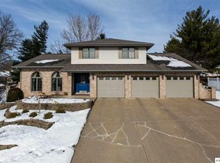 3155 Castle Woods Ln, Dubuque, IA 52001