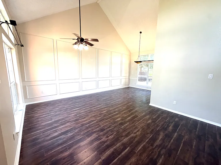 2417 Warwick Ave — Photo 7