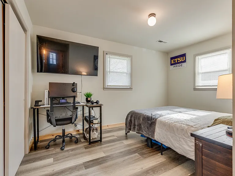 2104 Miller Ln — Photo 18