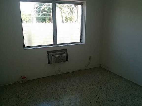 3rd image of 8420 Byron Ave APT 2