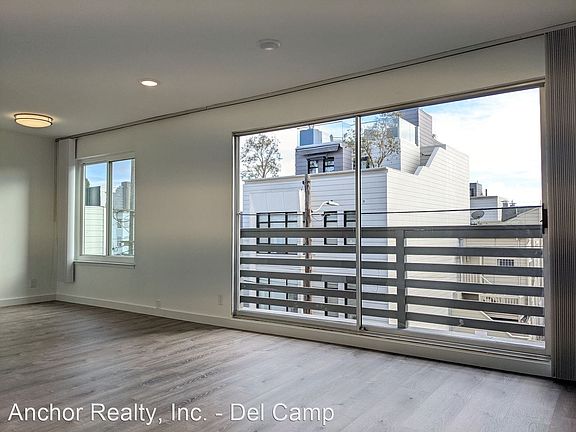 4th image of 2635 Sacramento St APT 3
