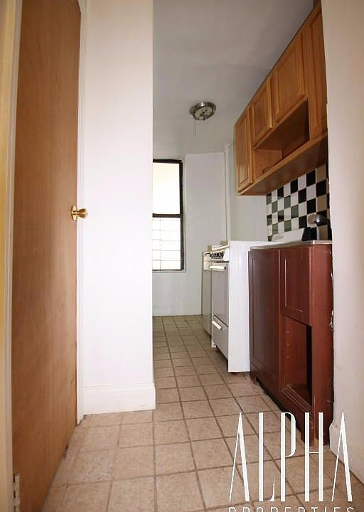 2nd image of 207 Avenue B APT 1R