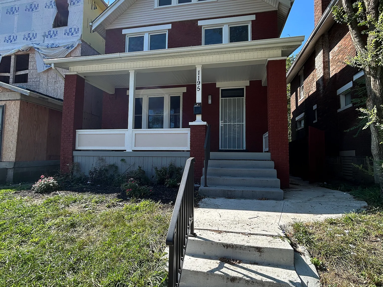1195 E Whittier St — Photo 2