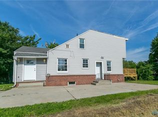 2265 Pickle Rd, Oregon, OH 43616