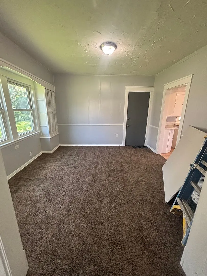 3bd Single Section 8/Cash Pay — Photo 4