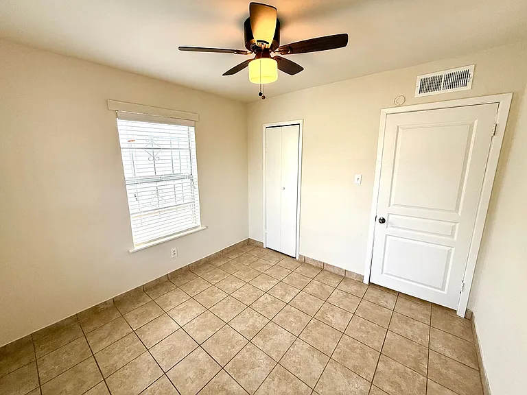520 Prado St — Photo 15