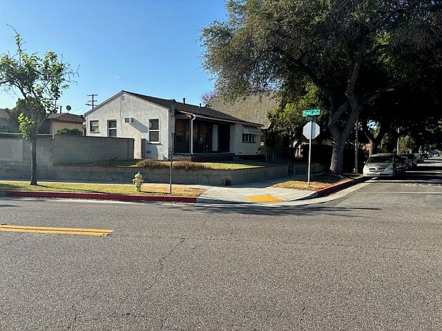 1st image of 1002 S Campbell Ave