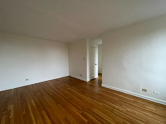 3rd image of 140-18 Burden Cres #6100