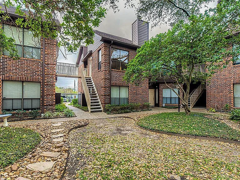 3130 Walnut Bend Ln #402 — Photo 1