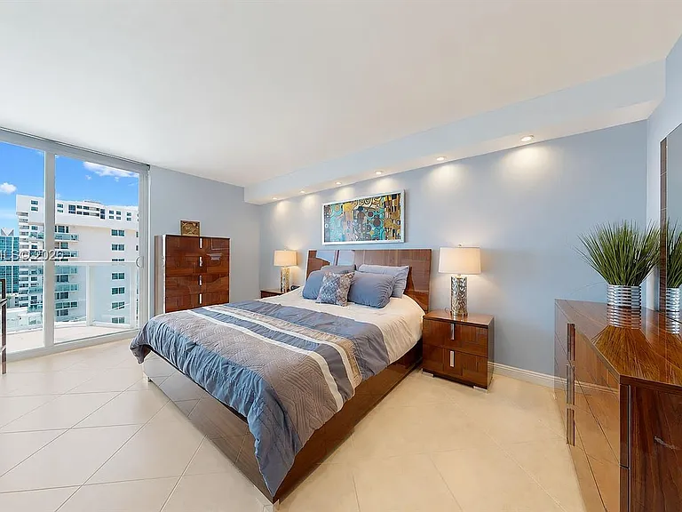 2401 Collins Ave #1709 — Photo 16