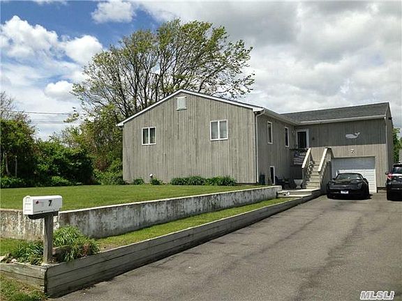 2nd image of 7 Lombardy Dr