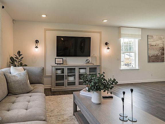 5th image of 46 E 3rd Street