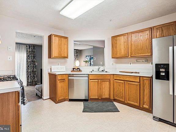5th image of 9920 Prince Royal Pl
