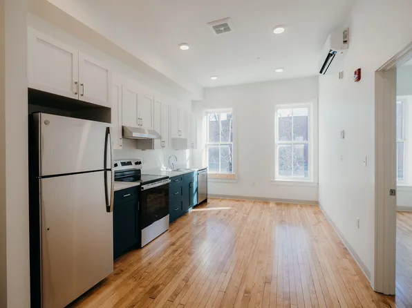 406 Main St APT 303, Rockland, ME 04841