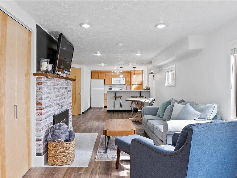 1208 S Elm St #A — Photo 6