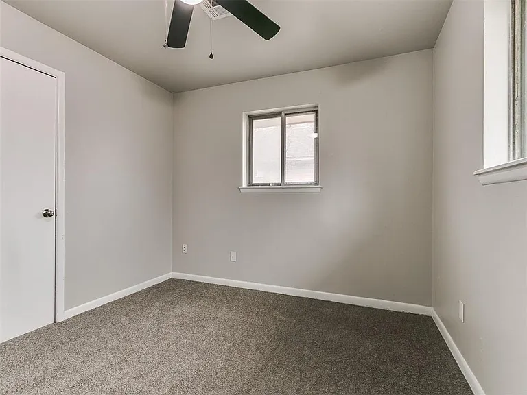 923 SW 3rd St — Photo 33