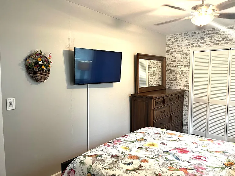 4 Briggs Ave — Photo 14