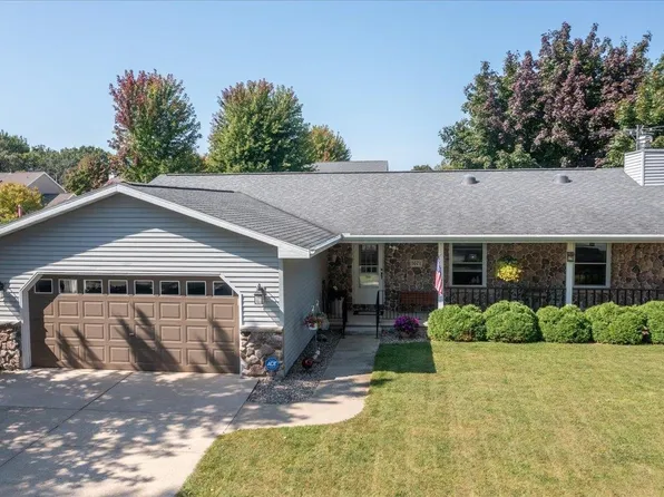 1671 Hunters Glen Dr, Oshkosh, WI 54904