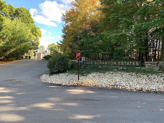 5th image of Lakeview Dr #23
