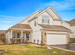 2 Farmington Ct, Lake In The Hills, IL 60156