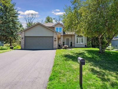 3951 Country Oaks Dr, Chanhassen, MN, 55317