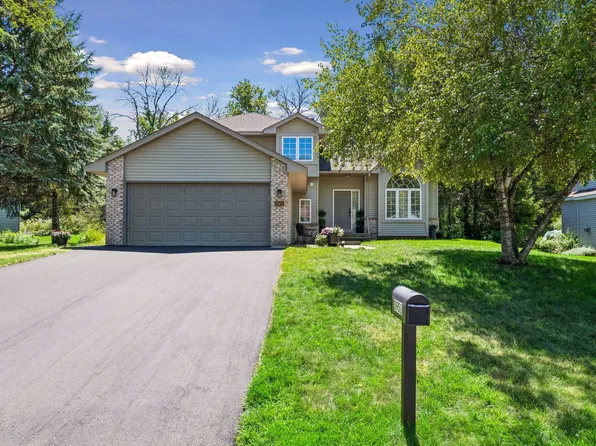 3951 Country Oaks Dr, Chanhassen, MN 55317