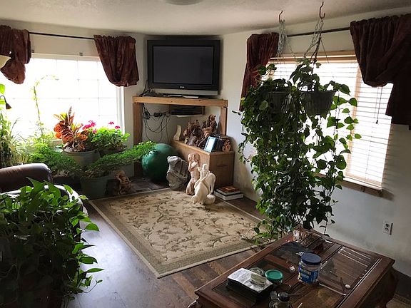 5th image of 15813 Casler Ave