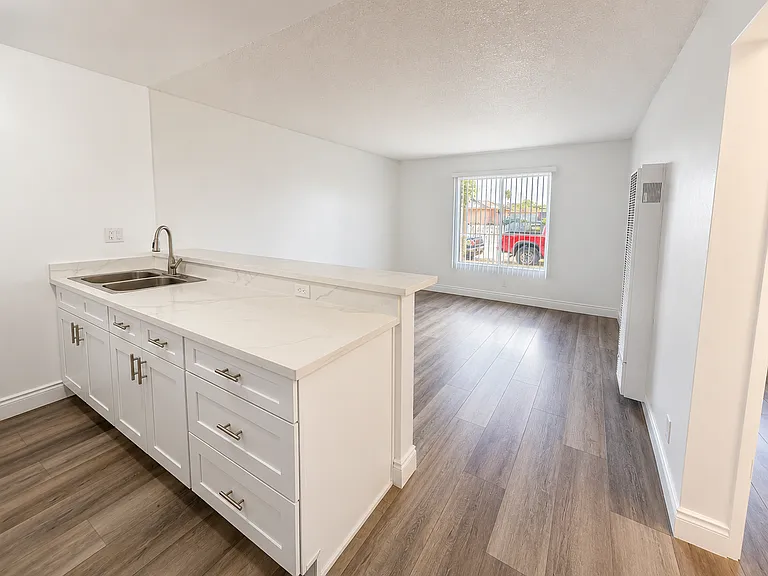 704 McDonald Ave #109 — Photo 8