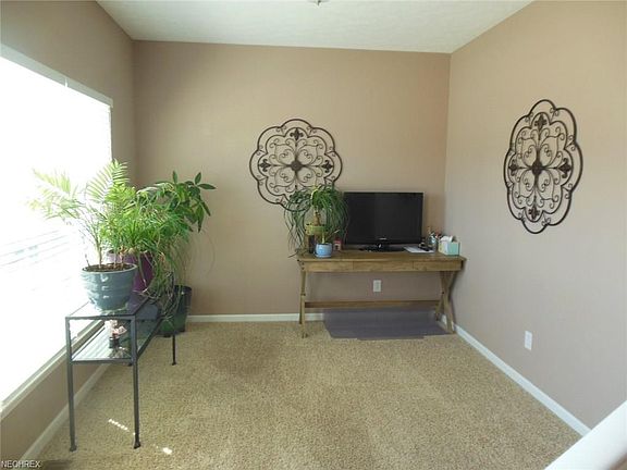 3rd image of 6984 Meadow Lakes Blvd