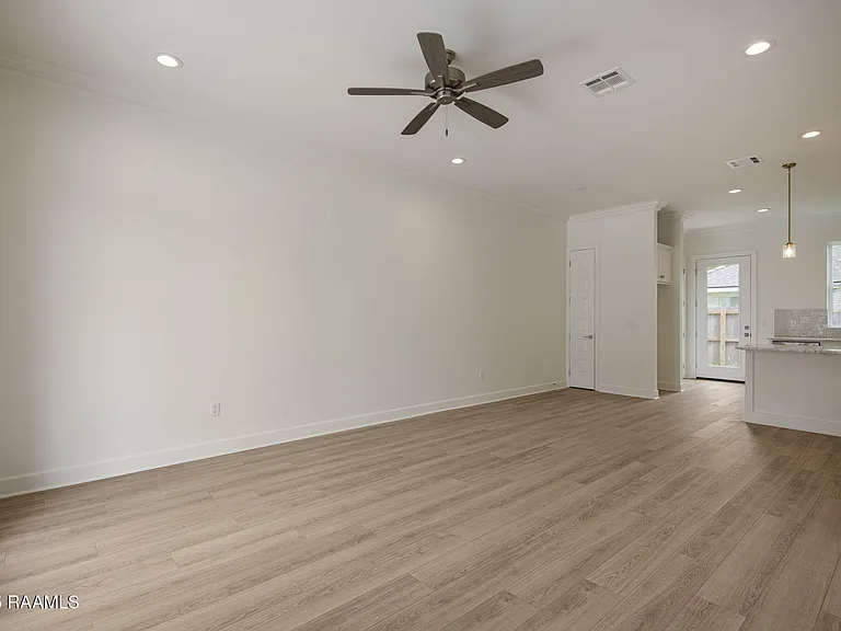 1510 Kaliste Saloom Rd #202 — Photo 4