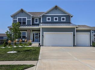 1524 SW Sugar Tree Dr, Lees Summit, MO 64082