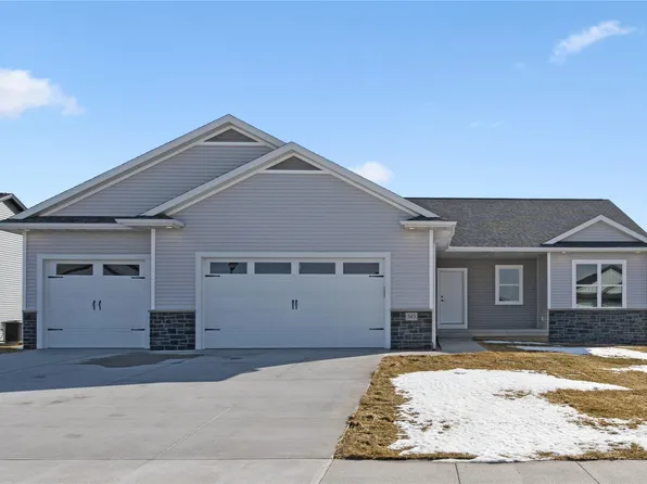 345 Dutch Dr, Robins, IA 52328