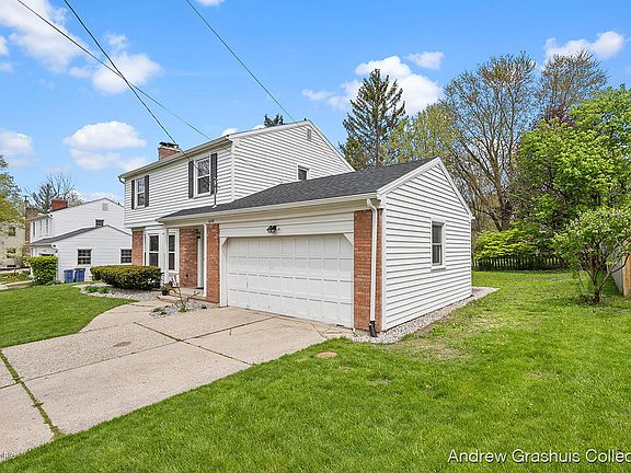 3rd image of 1618 Gorham Dr SE