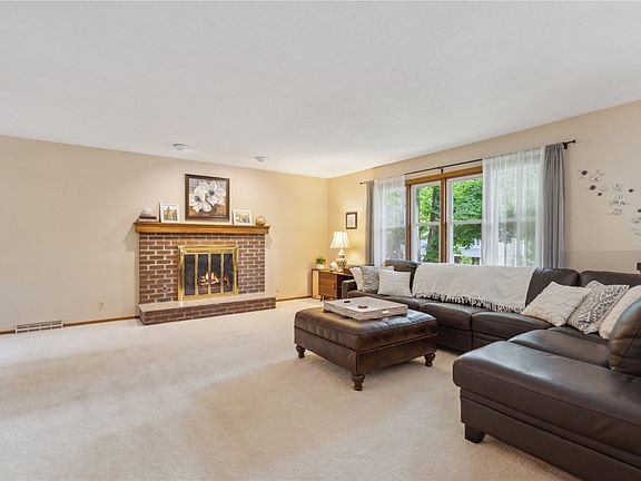 3rd image of 507 Lawndale Dr SE