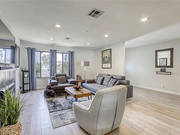 5th image of 4562 Skyland Dr