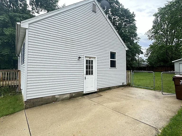 124 Miller St — Photo 2