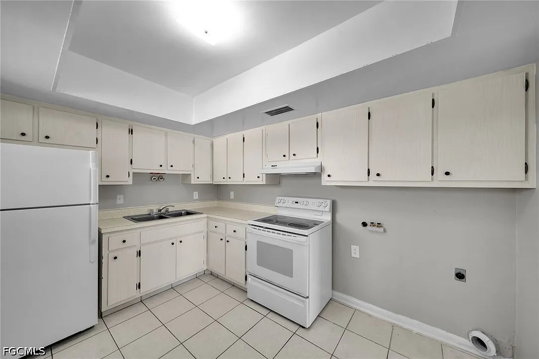 2 bed, 2.0 bath, 1090 sqft, $1,200 — Photo 2