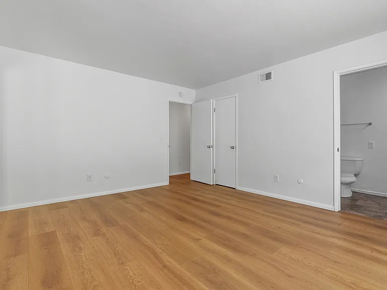 2345 Worden St — Photo 10