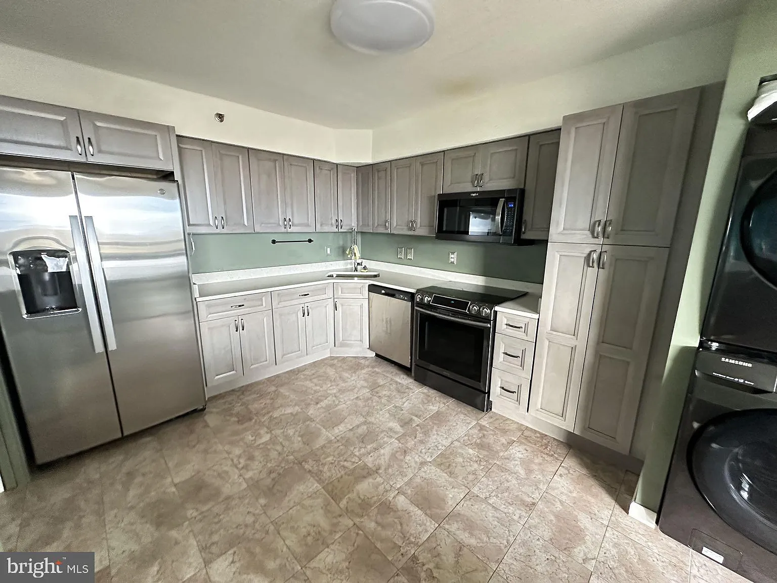 2 bed, 1413 sqft, $3,000 — Photo 3