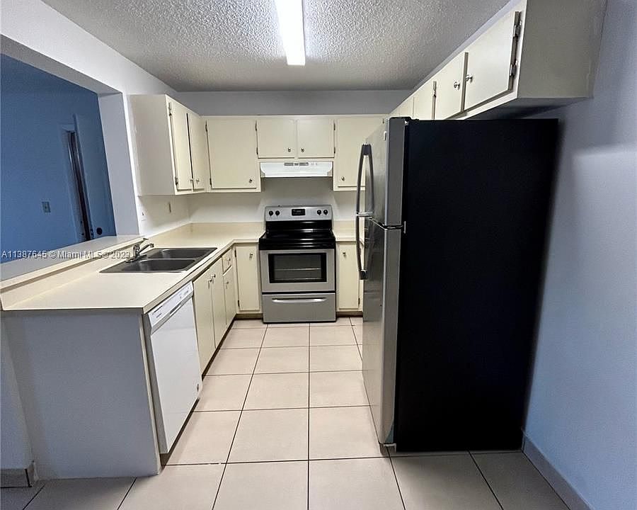 1st image of 400 Palm Cir W APT 202