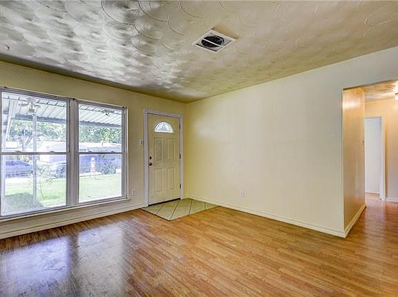 3rd image of 3025 Clover Dr