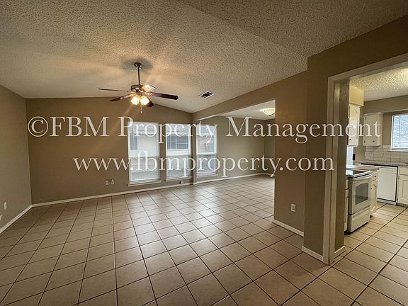 3rd image of 1107 Savannah Dr
