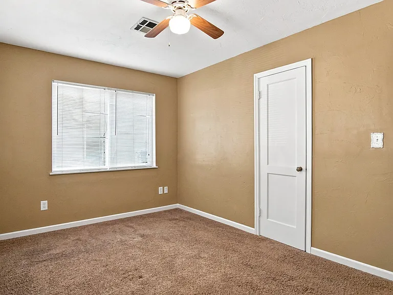 4705 S Hudson Ave — Photo 17