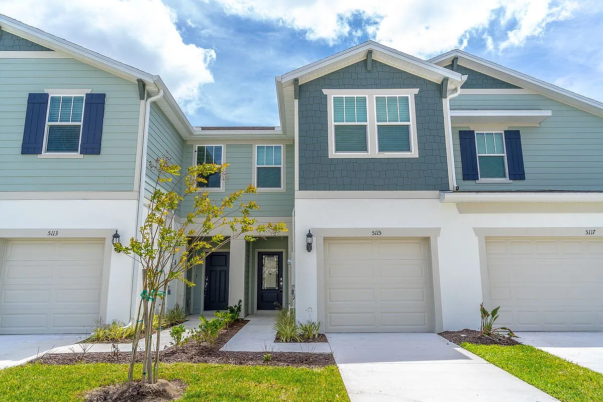 3 bed, 2.5 bath, 1699 sqft, $2,375 — Photo 1