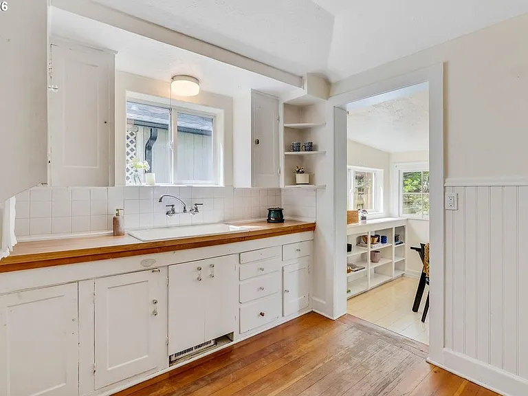 6351 NE 34th Ave — Photo 4