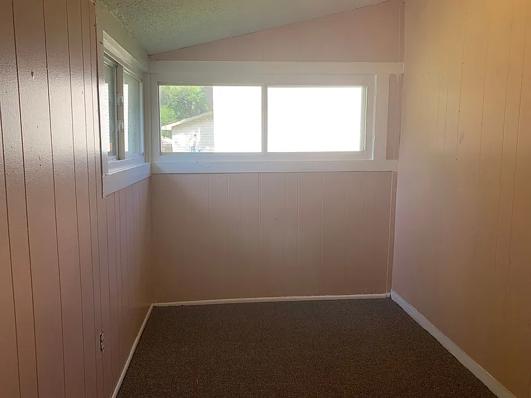 1301 Halsey Ave NE — Photo 8