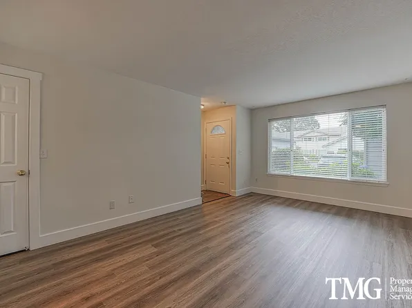 697 32nd St Unit 2, Washougal, WA 98671
