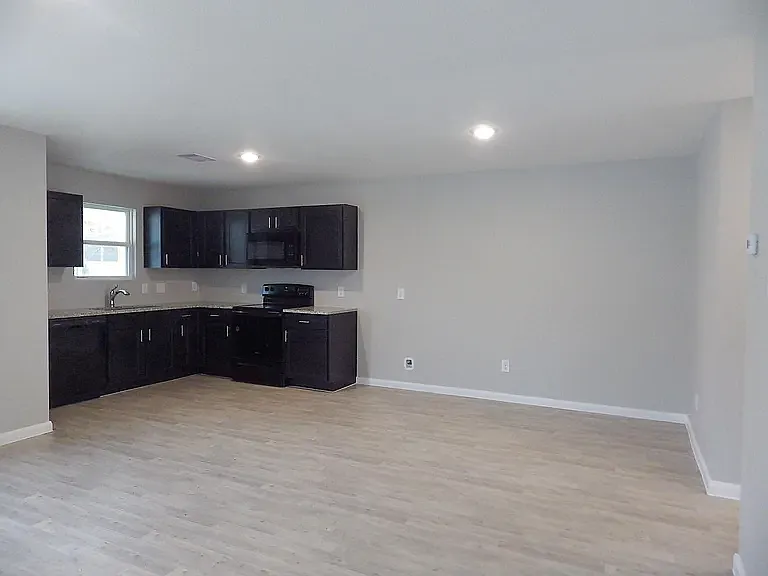 17059 Marie Village Dr — Photo 3