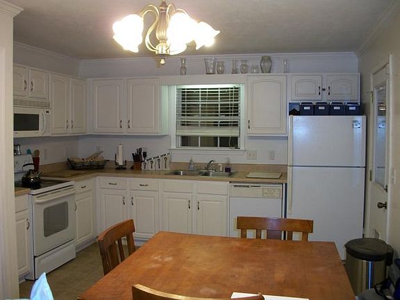 3rd image of 222 Faulkner Ct